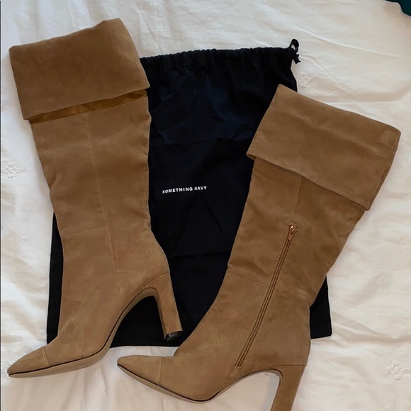 Knee height heeled tan boot - Picture 1 of 5